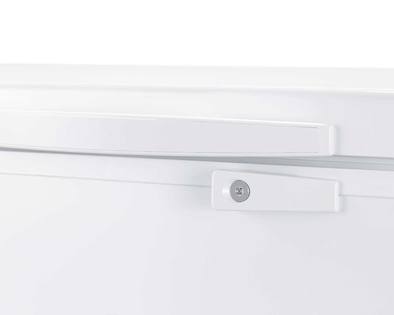 Commercially listed 17.2 cu.ft. manual defrost chest freezer in white with stainless steel corner guards and lock